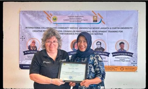 Joyful and Meaningful Learning with Sociodrama dalam Program Pengabdian Kolaborasi Internasional Bersama Curtin University Joyful and Meaningful Learning with Sociodrama dalam Program Pengabdian Kolaborasi Internasional Bersama Curtin University