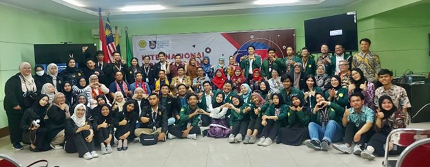 INTERNATIONAL VOLUNTEERISM PROGRAM : Kolaborasi Internasional Fakultas Ilmu Pendidikan Universitas Negeri Jakarta dan Universiti Teknologi Mara Malaysia